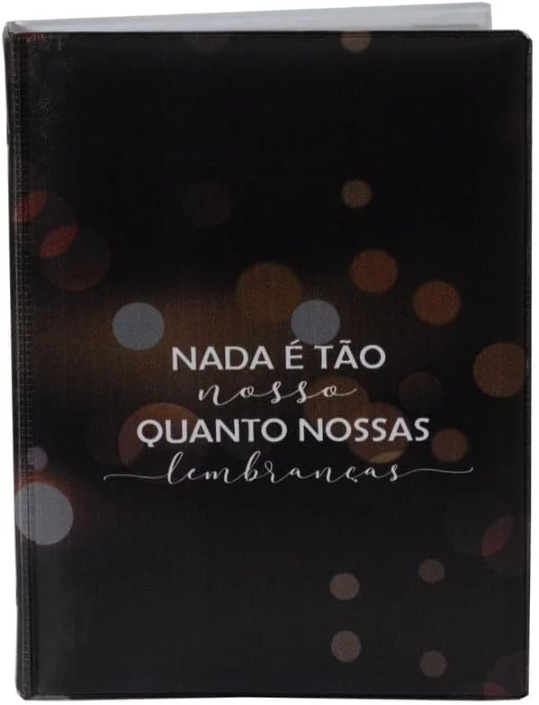 Álbum com registros e recadinhos dos filhos